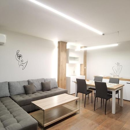 Diana Apartment Ruse Esterno foto
