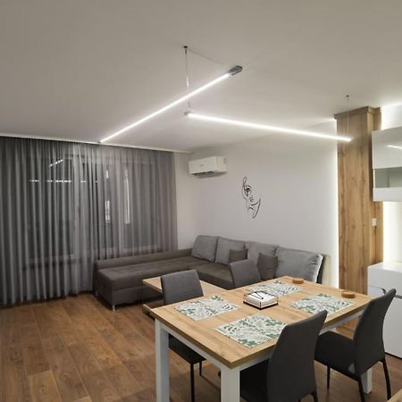 Diana Apartment Ruse Esterno foto
