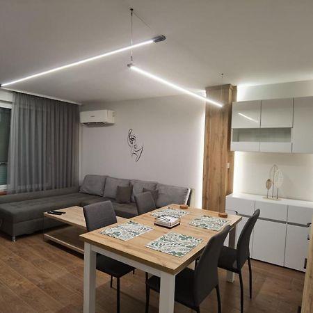 Diana Apartment Ruse Esterno foto